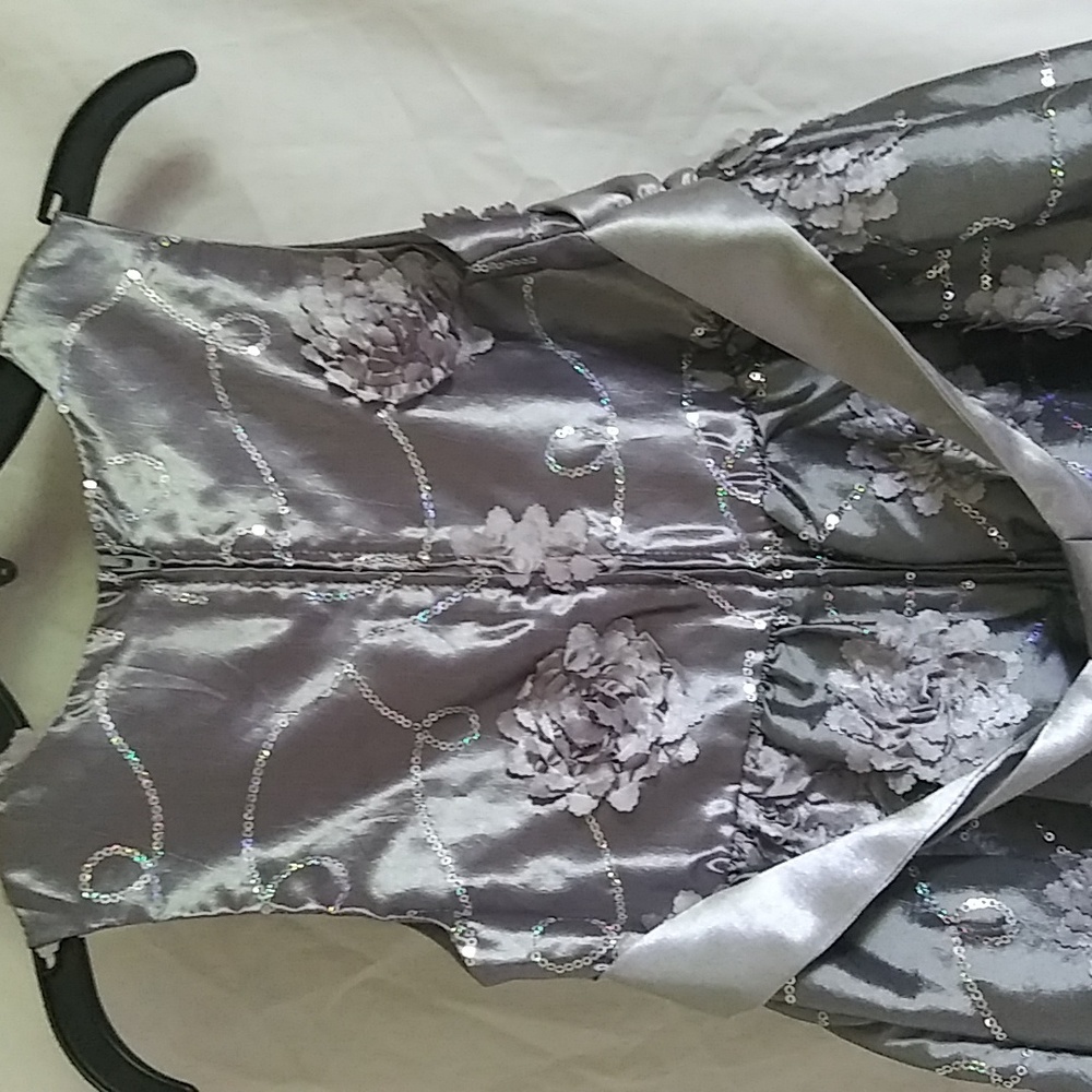 Dress - Picture 5 of 11